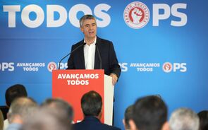 O secretário-geral do PS, José Luís Carneiro, anunciou a abstenção antes de apresentado o OE.