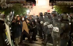 PSP avança contra Acampada de Lisboa e faz detenções. Tendas no Porto foram desmontadas