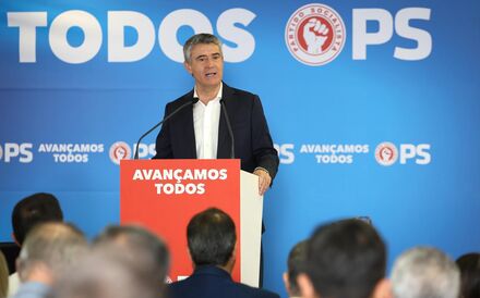 O secretário-geral do PS, José Luís Carneiro, anunciou a abstenção antes de apresentado o OE.