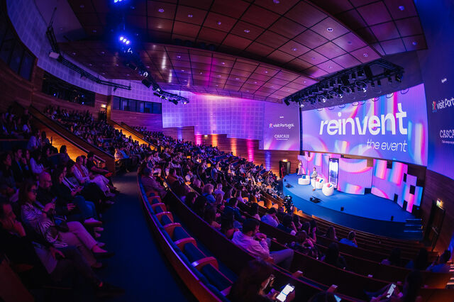 Ir a um evento: a experiência real que a IA ainda não consegue replicar