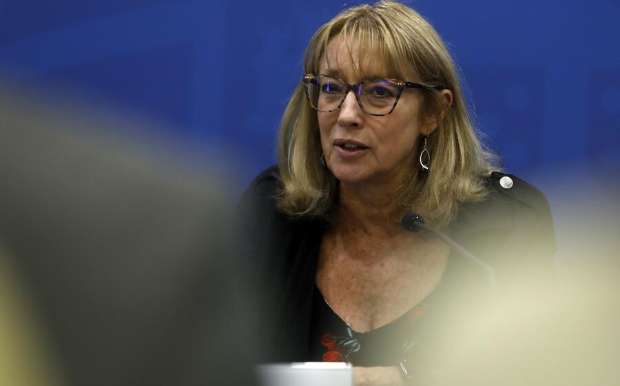 Jornada contínua foi introduzida pela ministra na discussão para a revisão da lei laboral. Versão aprovada segue proposta admitida pelas confederações patronais.
