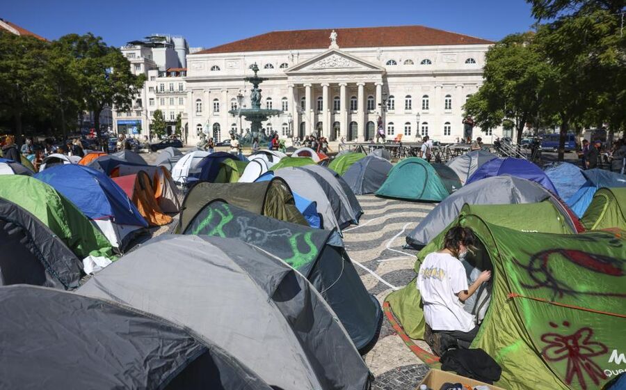 Manifestantes defendem 'manter a acampada' no Rossio e realizar assembleias populares diárias às 19:00.