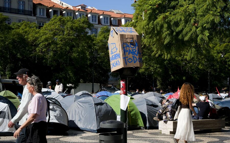 'Acampada' no Rossio, em Lisboa, contra a crise na habitação.